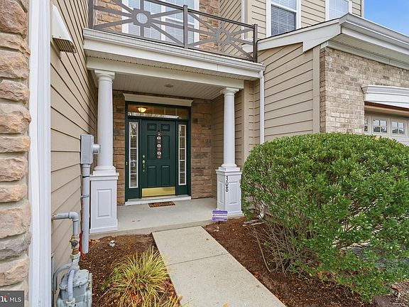 4th image of 308 Hawthorne Ln
