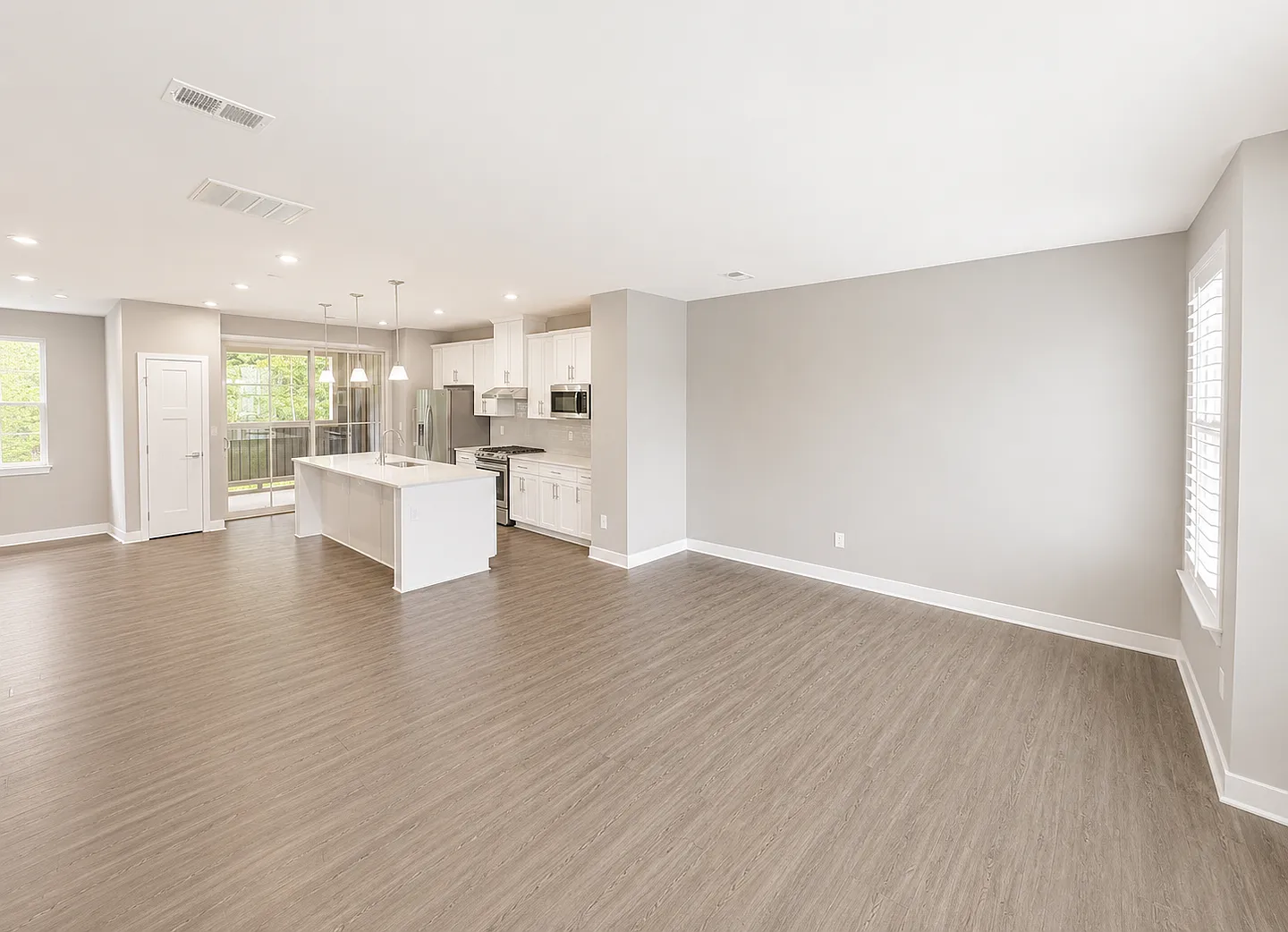 Modern Luxury Townhome Near Downtown Greenville — Photo 4