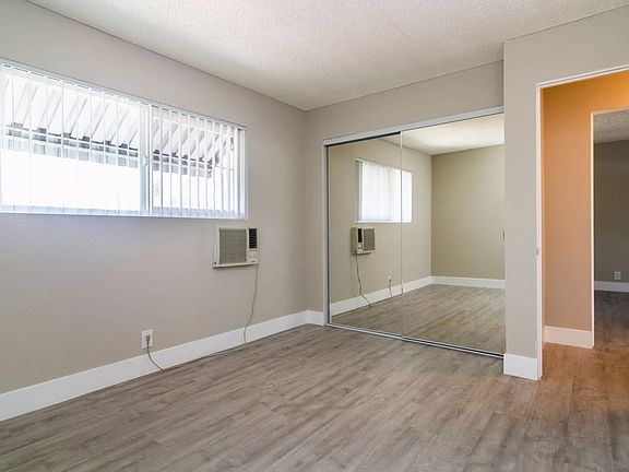 5th image of 3030 Montrose Ave #104