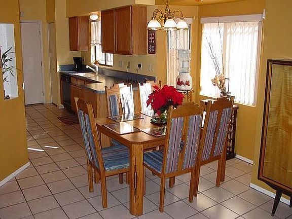 Breakfast area and kitchen