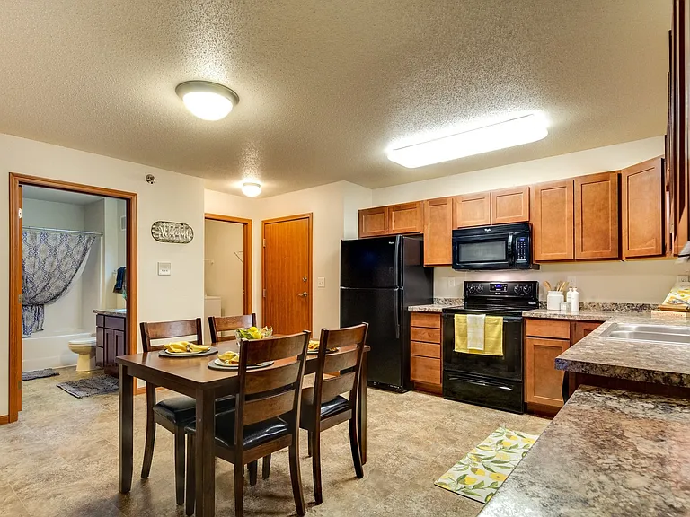 Southport Heights Apartments — Photo 9
