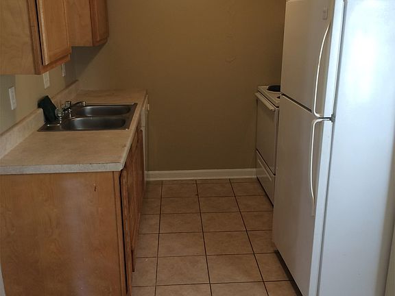 3rd image of 923 Villa Dr APT 5