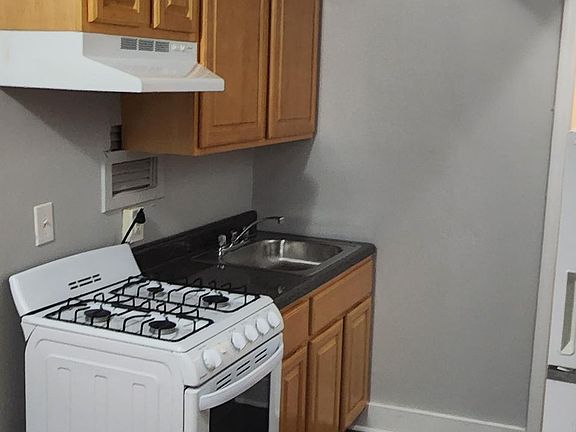 4th image of 49 Waverly St APT B3