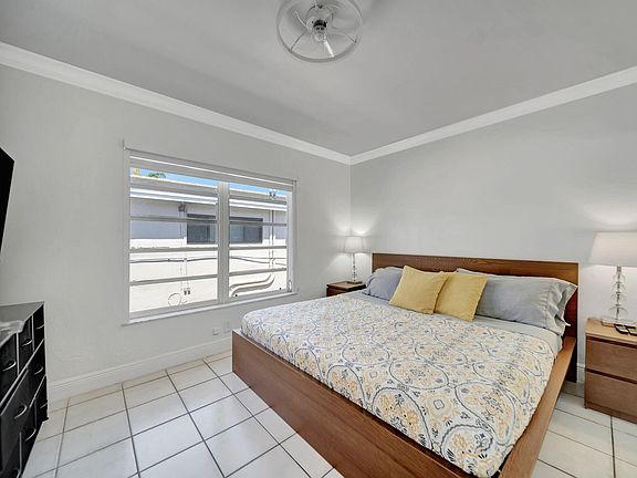 3rd image of 2724 NE 14th St APT 5