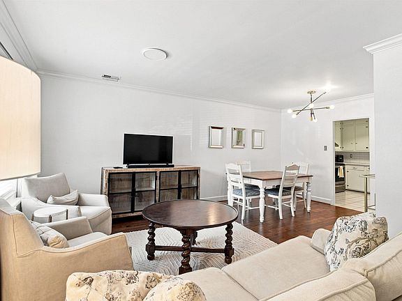 5th image of 2621 Woodfern Ct #2621