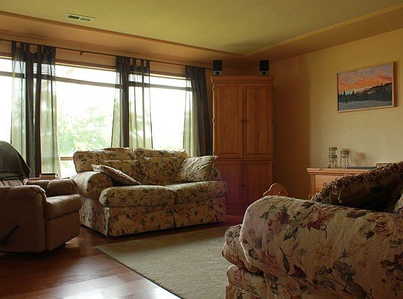 2nd image of 226 SE Sunny Dr