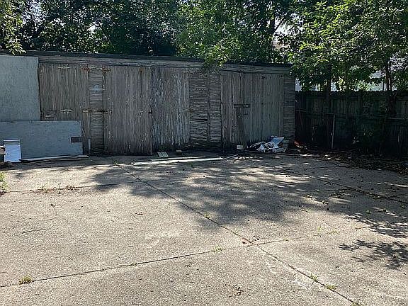 5th image of 119 E Isabella Ave