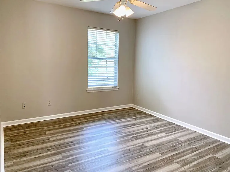2208 Timberwood Cir S — Photo 13