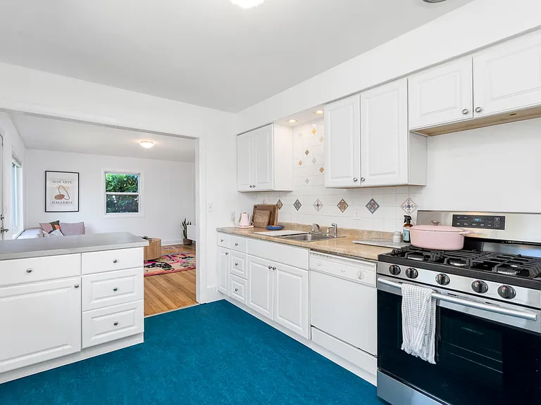 2644 N Baldwin St — Photo 8
