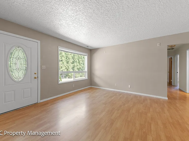 4780 Cody Ave — Photo 7