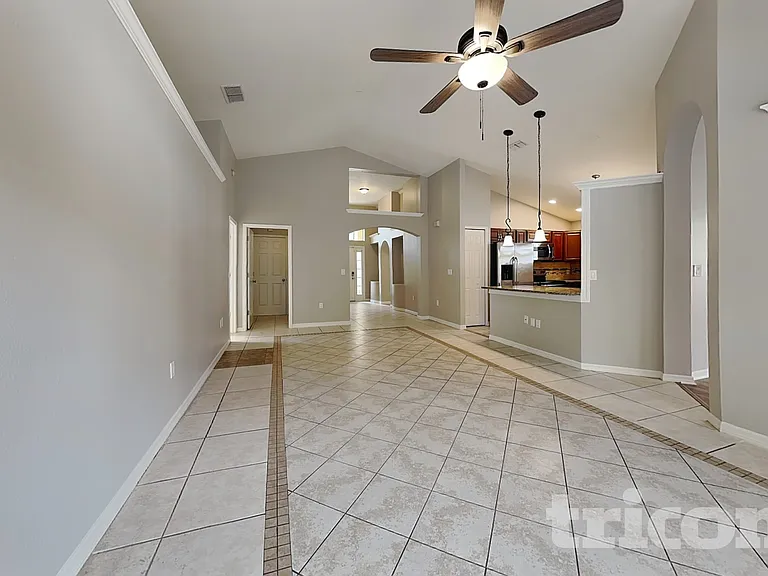 2517 Clareside Dr — Photo 3