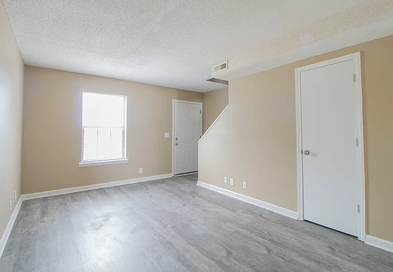 2550 Old Russellville Pike #3 — Photo 3
