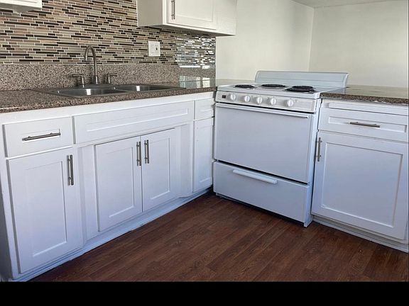 4th image of 30 W 49th St Unit 49-6