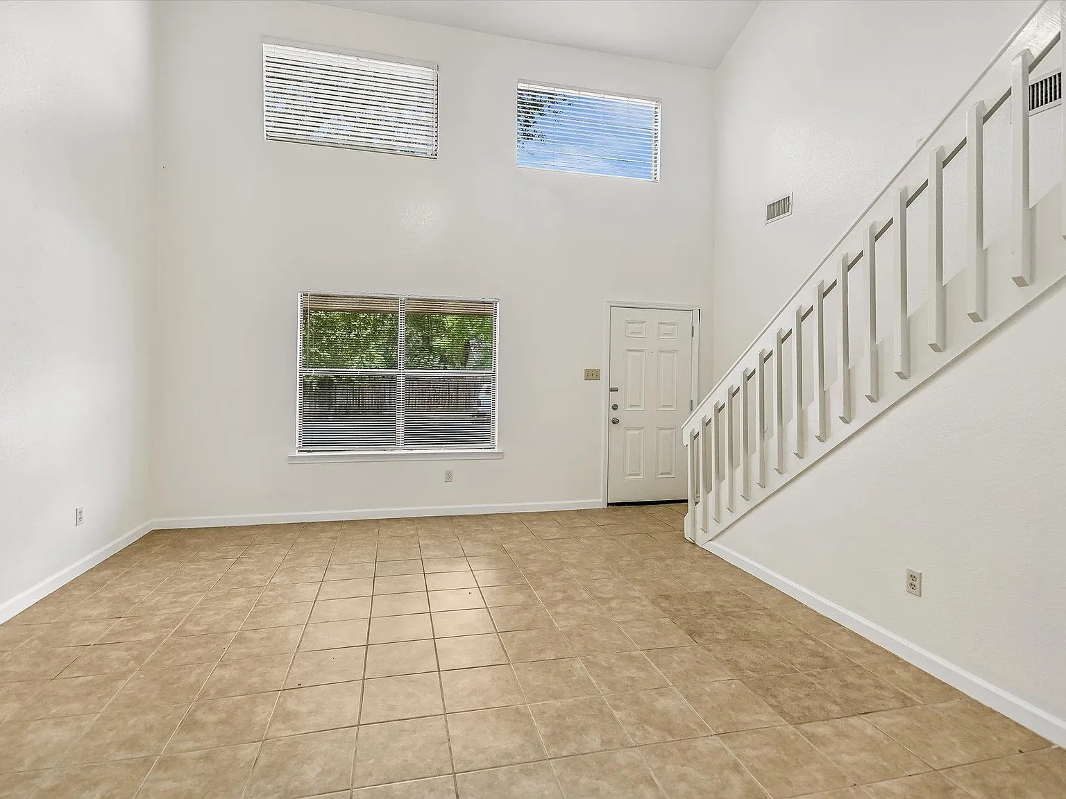 2 bed, 2.0 bath, 1276 sqft, $1,600 — Photo 4