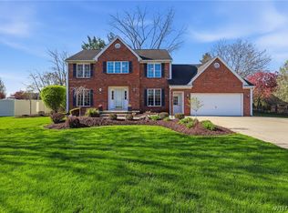 8265 Lisa Ln, East Amherst, NY 14051