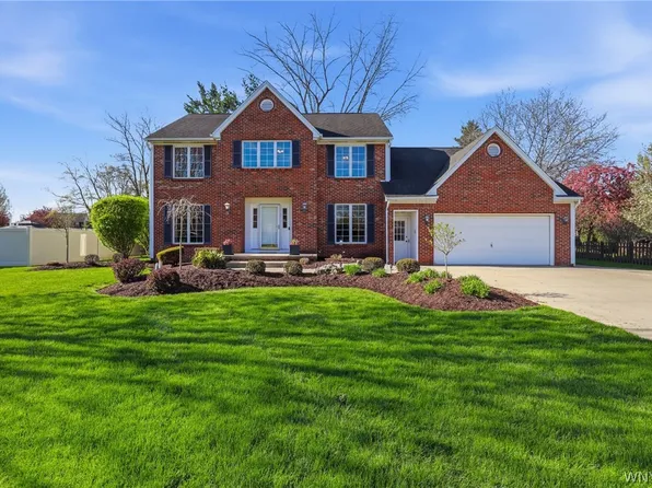 8265 Lisa Ln, East Amherst, NY 14051