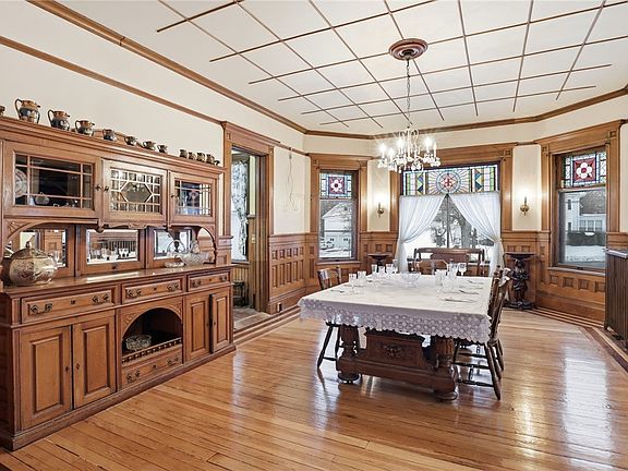 12th image of 160 Cuyler St