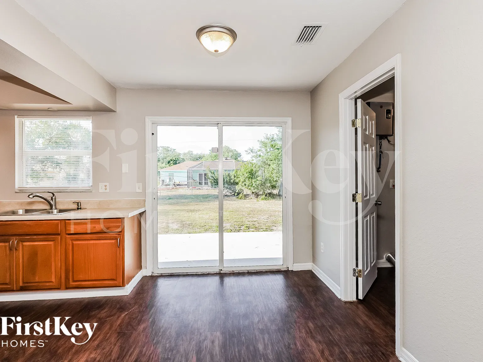 3 bed, 2.0 bath, 1003 sqft, $1,800 — Photo 4