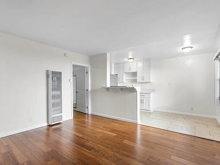 1119 N Genesee Ave #1 — Photo 5