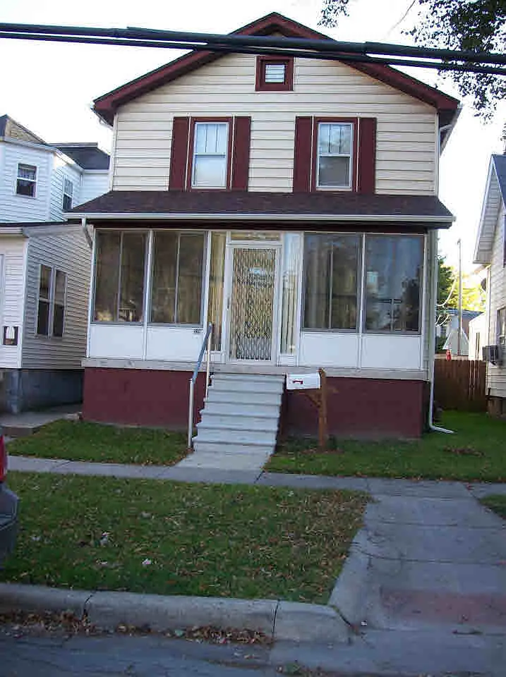 328 E 6th St photo 1