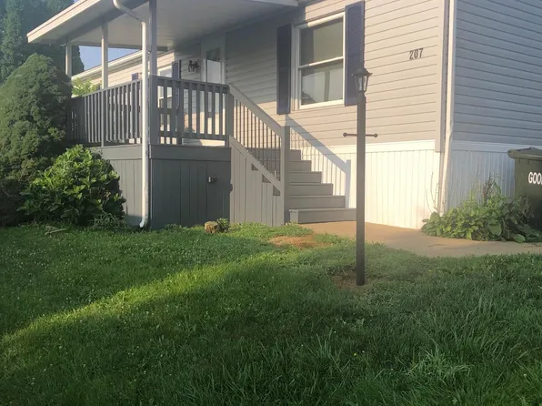 207 Clearfield Ct W, Lancaster, PA 17603