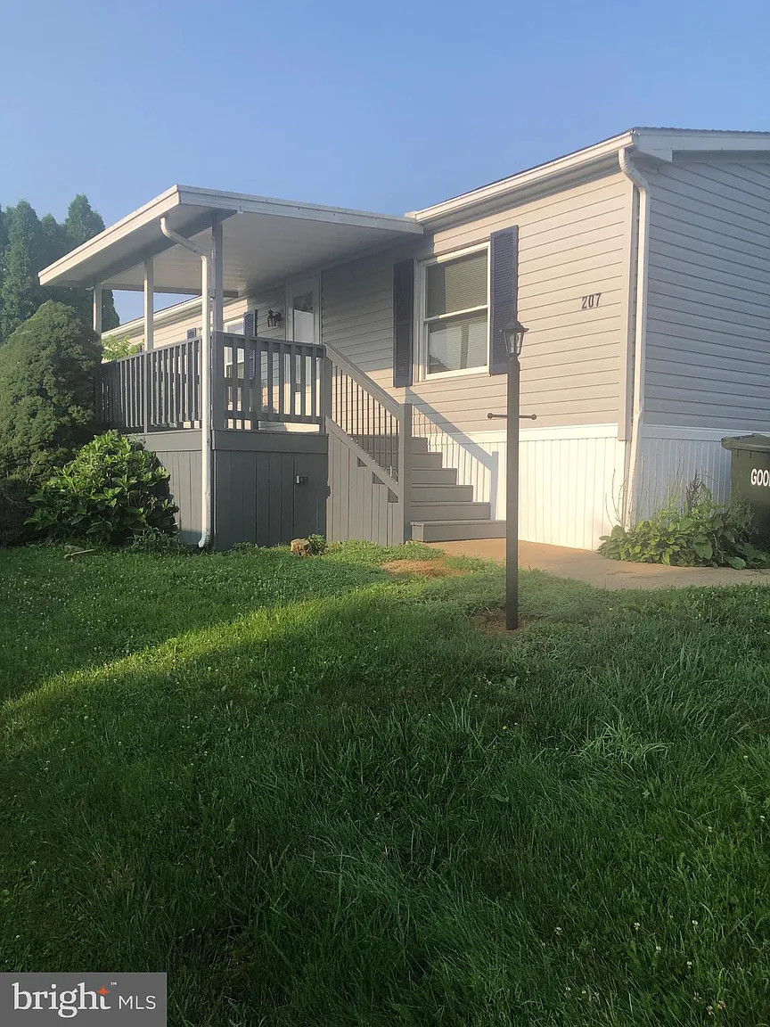207 Clearfield Ct W photo 1