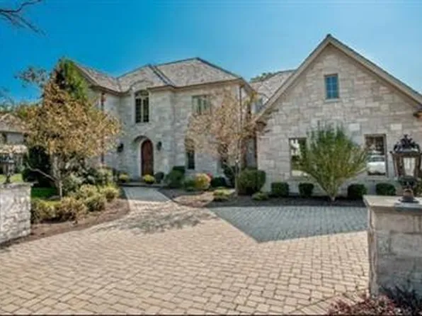 3737 Lawson Rd, Glenview, IL 60026