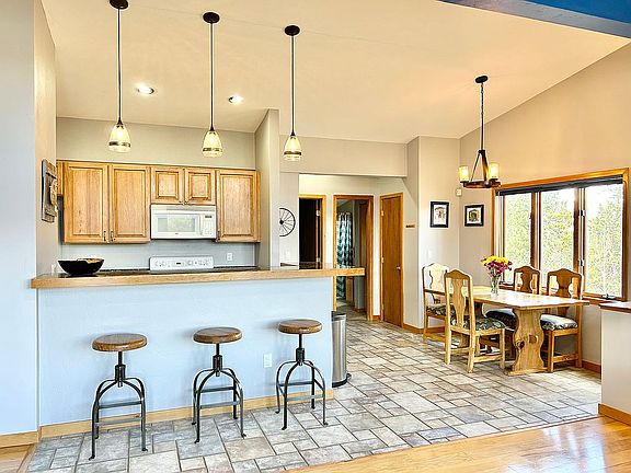Kitchen & Dining Area