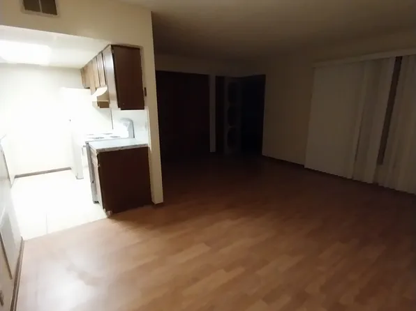 2404 N Severence St #B, Hutchinson, KS 67502