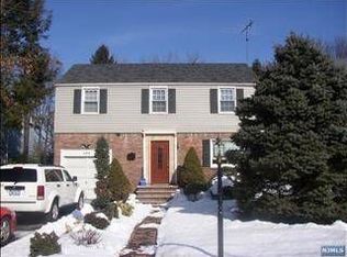 433 New Bridge Rd, Bergenfield, NJ 07621