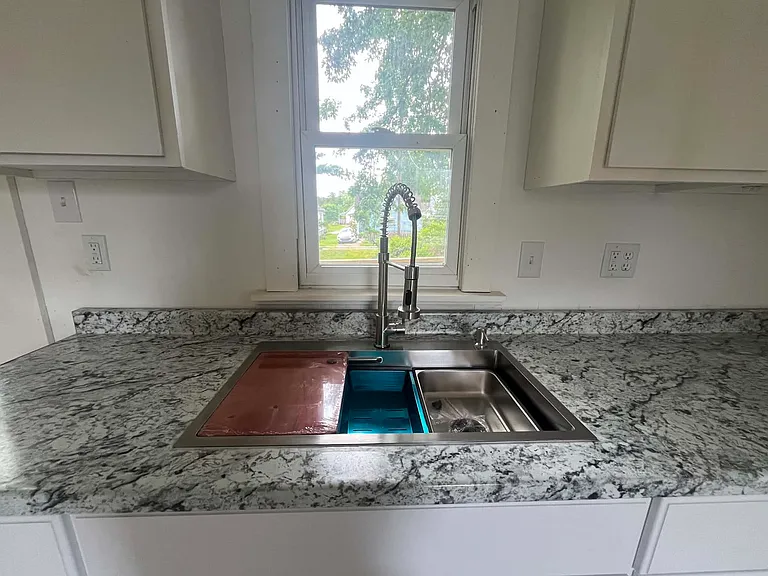 428 Foster Ave — Photo 4
