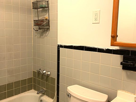 5th image of 163 Warburton Ave APT 4A