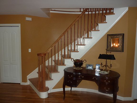2nd image of 32 Cranberry Court