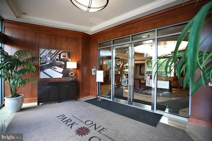 One Park Crest Condo — Photo 2
