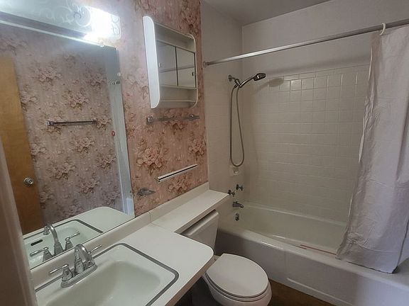 5th image of 1601 Pennsylvania St NE Unit Y2