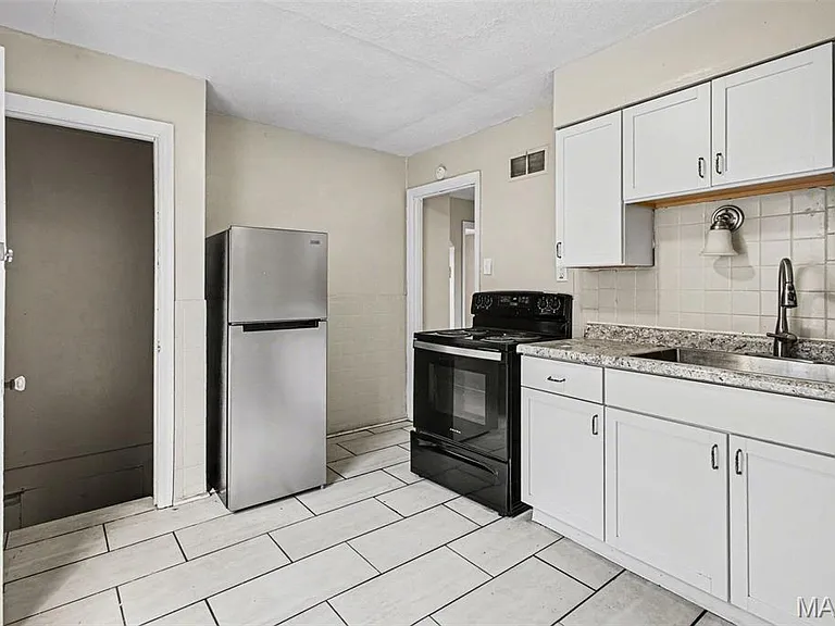 7030 Emma Ave — Photo 8