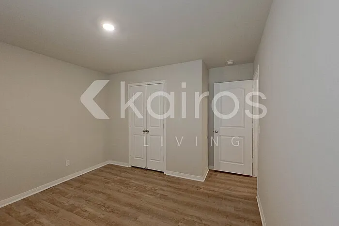 301 Saint James Pl — Photo 12