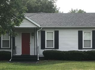 911 S Linden St, Delavan, IL 61734