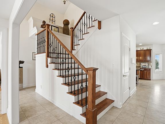 3rd image of 1555 Chalone Ct