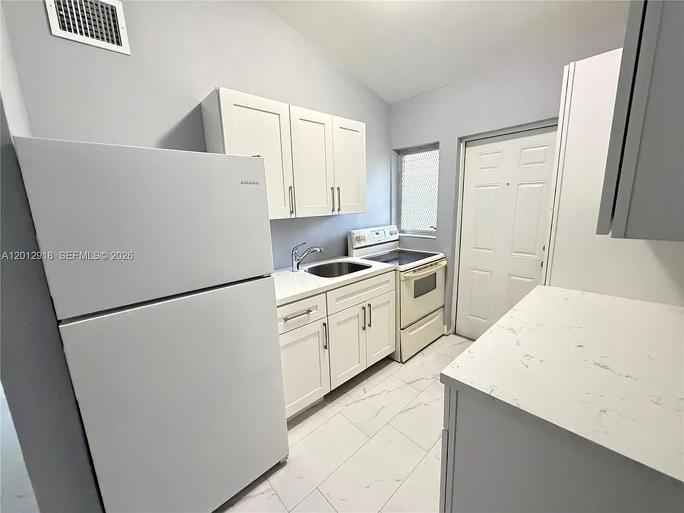 836 NW 12th Ter #2