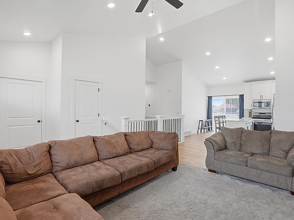 5th image of 683 N Eastcrest Ave