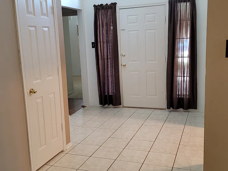 Foyer/front door from living room