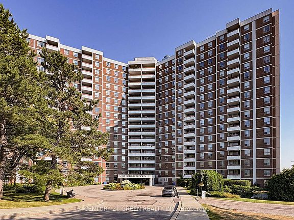 3rd image of 10 Edgecliff Golfway #Penthouse 3