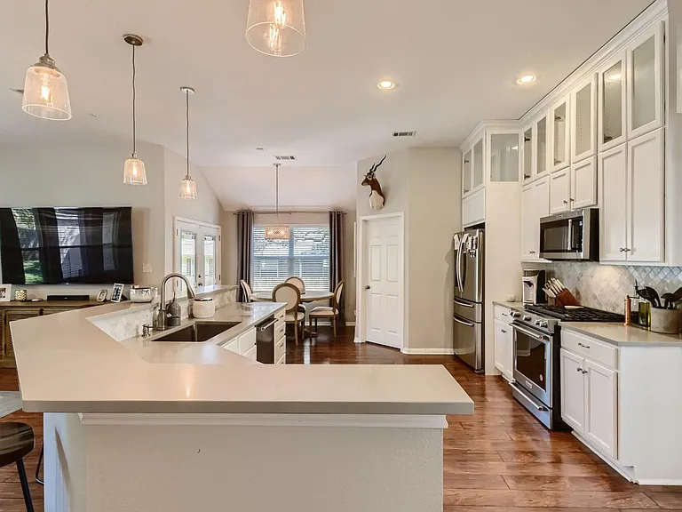 9013 Ovalla Dr — Photo 6