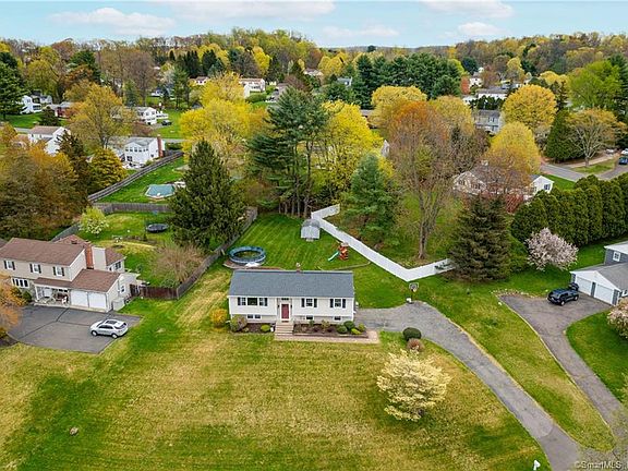 4th image of 38 Quaker Ridge Rd