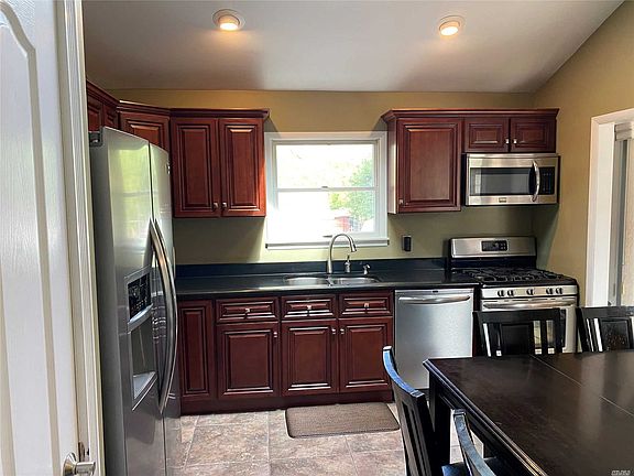 4th image of 2283 Elm Ave