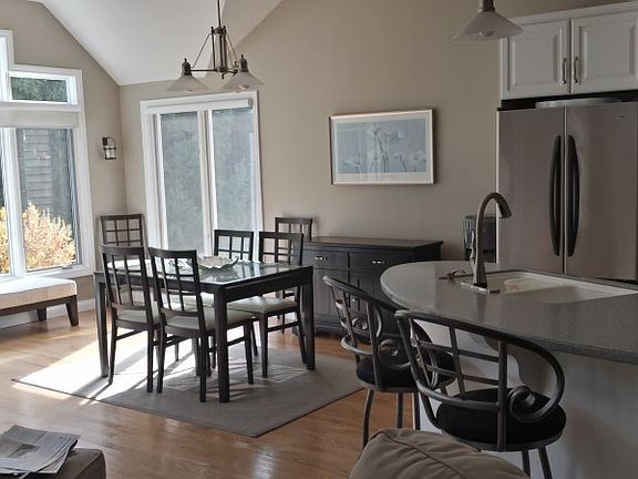 Dining area and breakfast ba
