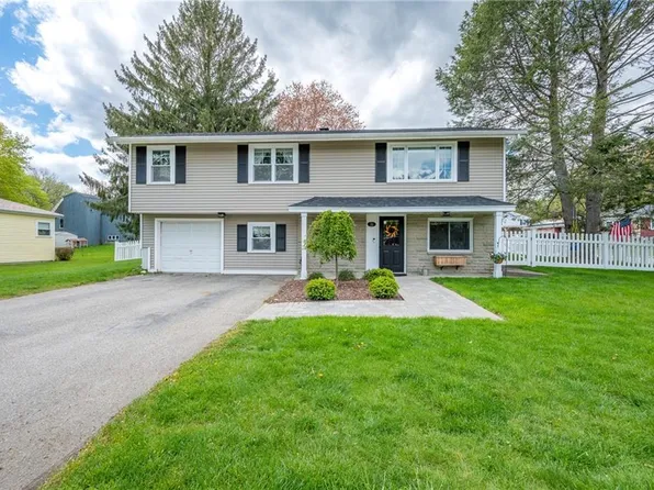 30 Fillion Dr, North Smithfield, RI 02896