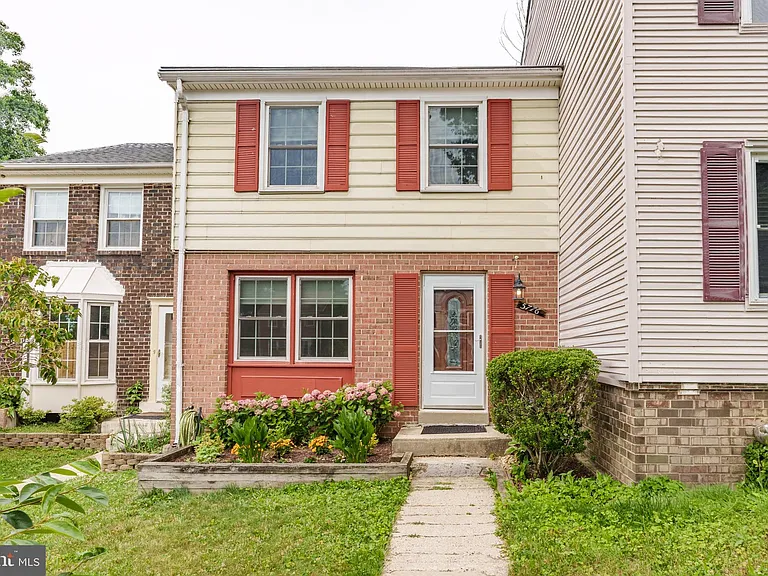 5776 Yellowrose Ct — Photo 1