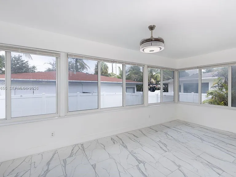 15925 NE 18th Ave — Photo 42